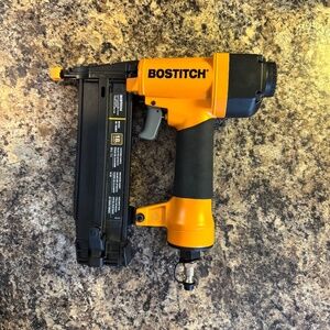 Bostitch 18g pneumatic Brad Nail Gun (NWOT)